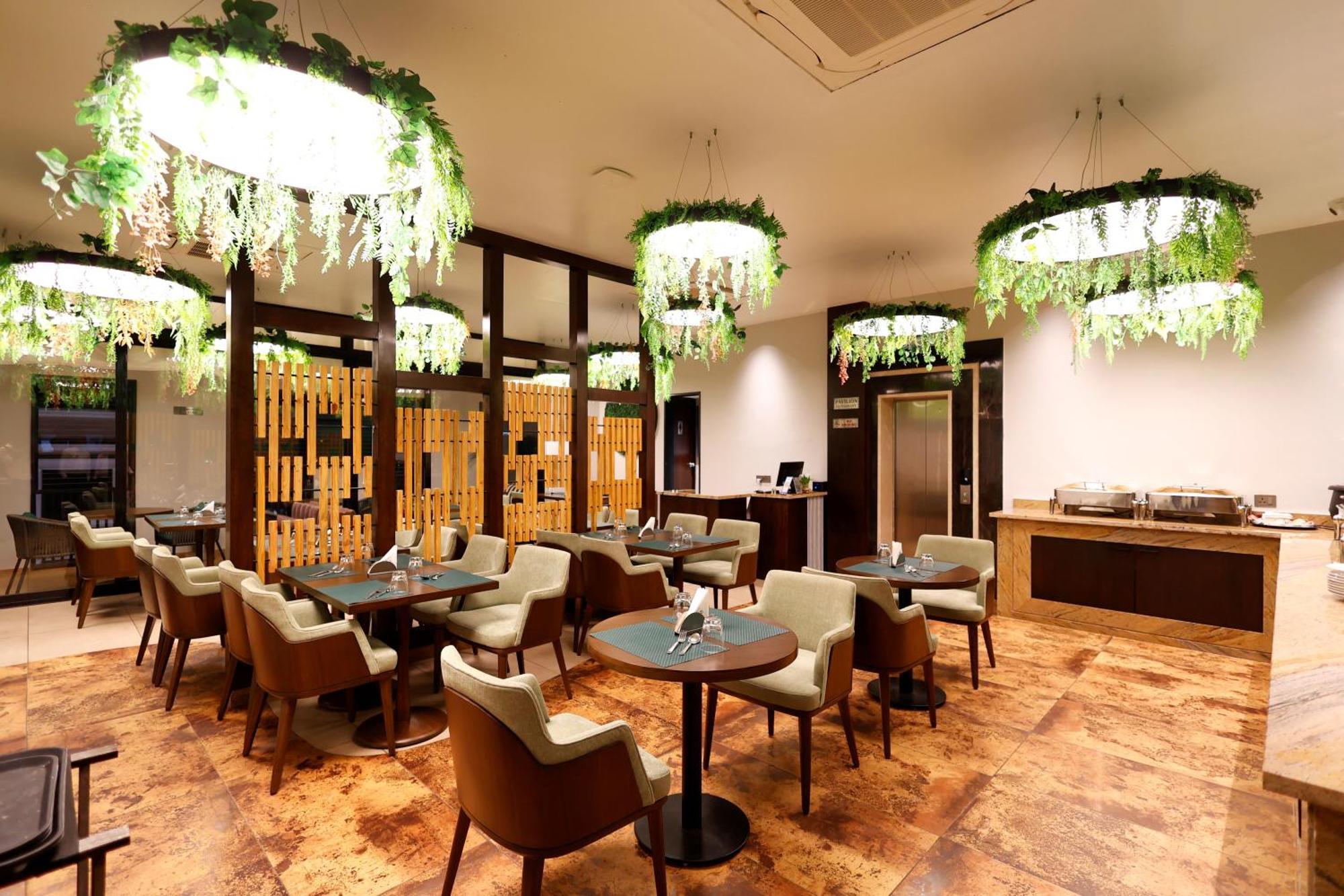 Quality Inn City Centre Benares Buitenkant foto