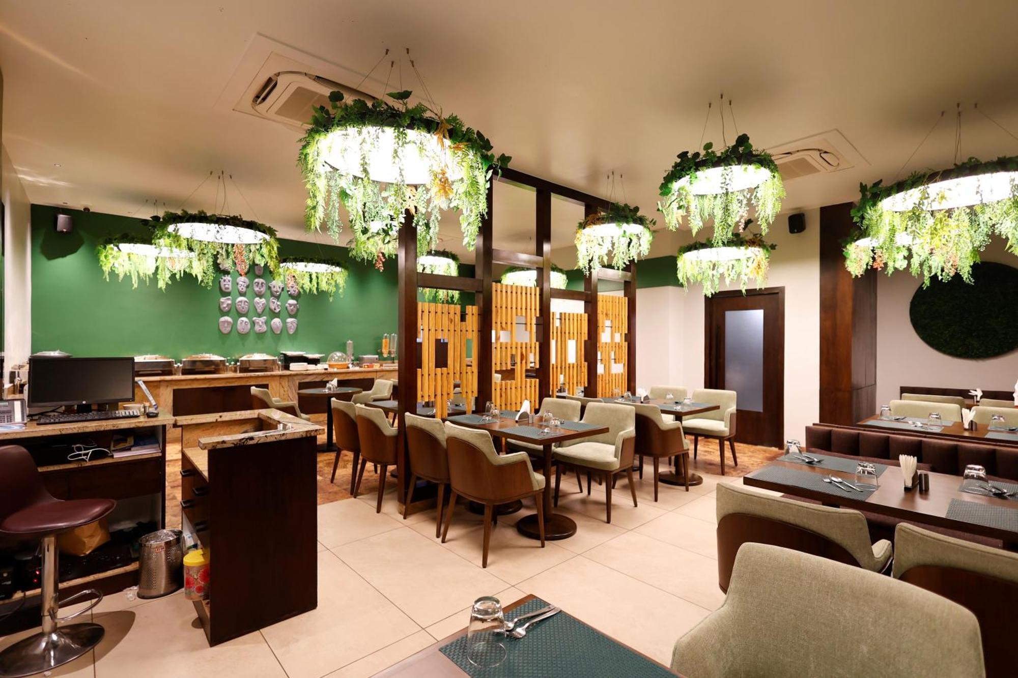 Quality Inn City Centre Benares Buitenkant foto